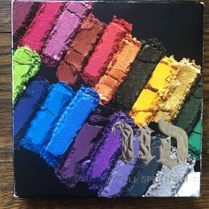Urban decay Full Spectrum eye shadow palette